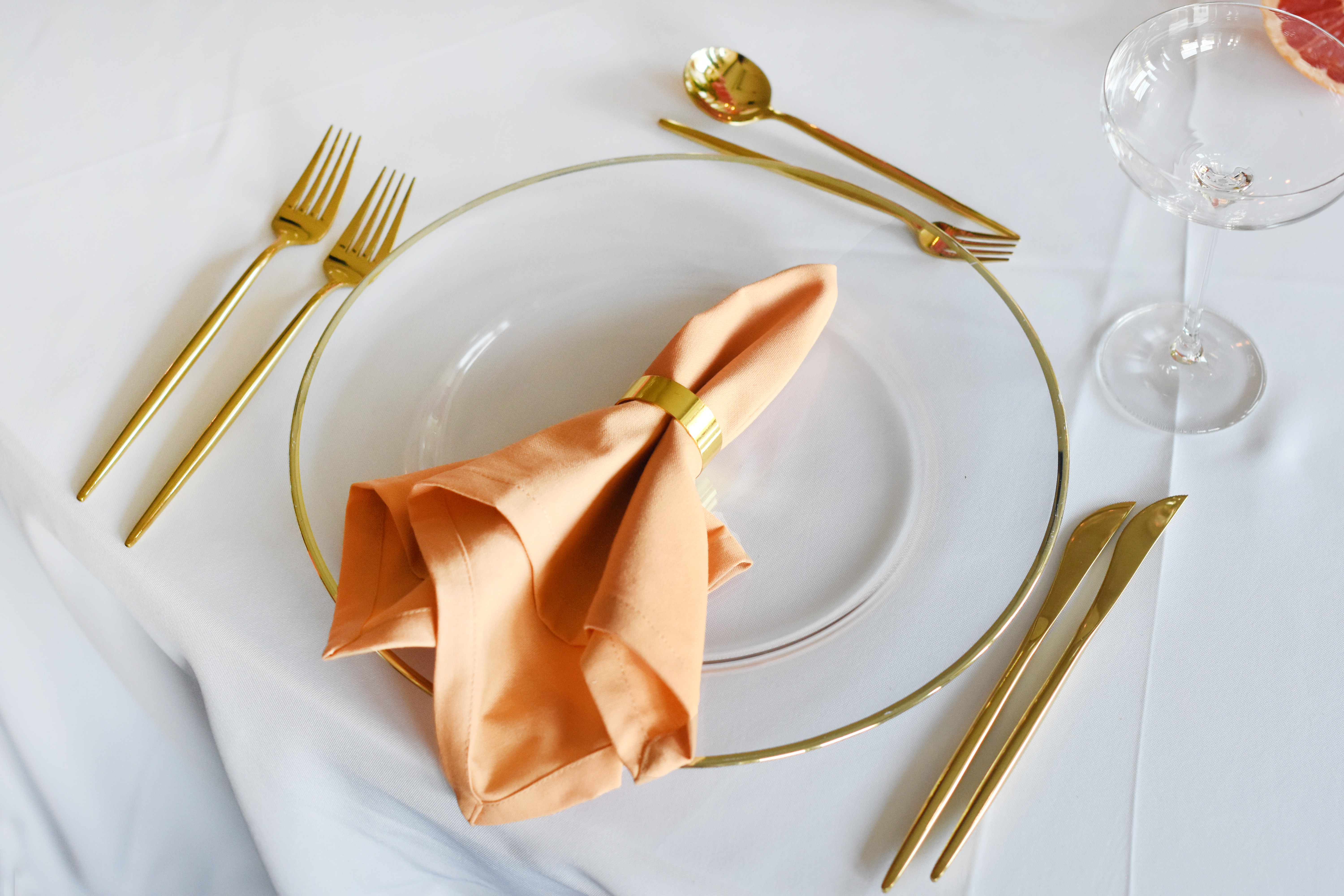 Dekoration_Tisch_Servietten_Leinen_apricot_mieten__Blumen_Sommer_apricot_koralle_Graphfruit_9