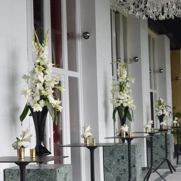 Vase Trompete Schwarz hoch Deko Raum Bühne Säule Hochzeit Event mieten_2