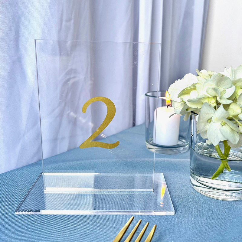 Tischnummer Acryl eckig mit goldener Schrift mieten für Hochzeit und Event_3
