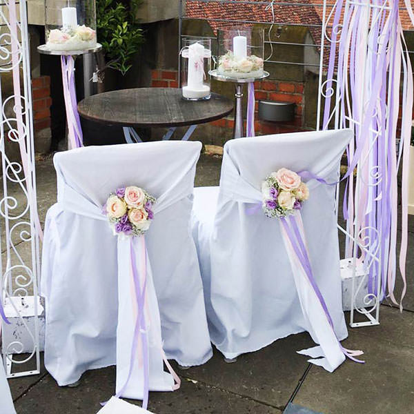Stuhlhusse romantik universell weiss mit Schleife