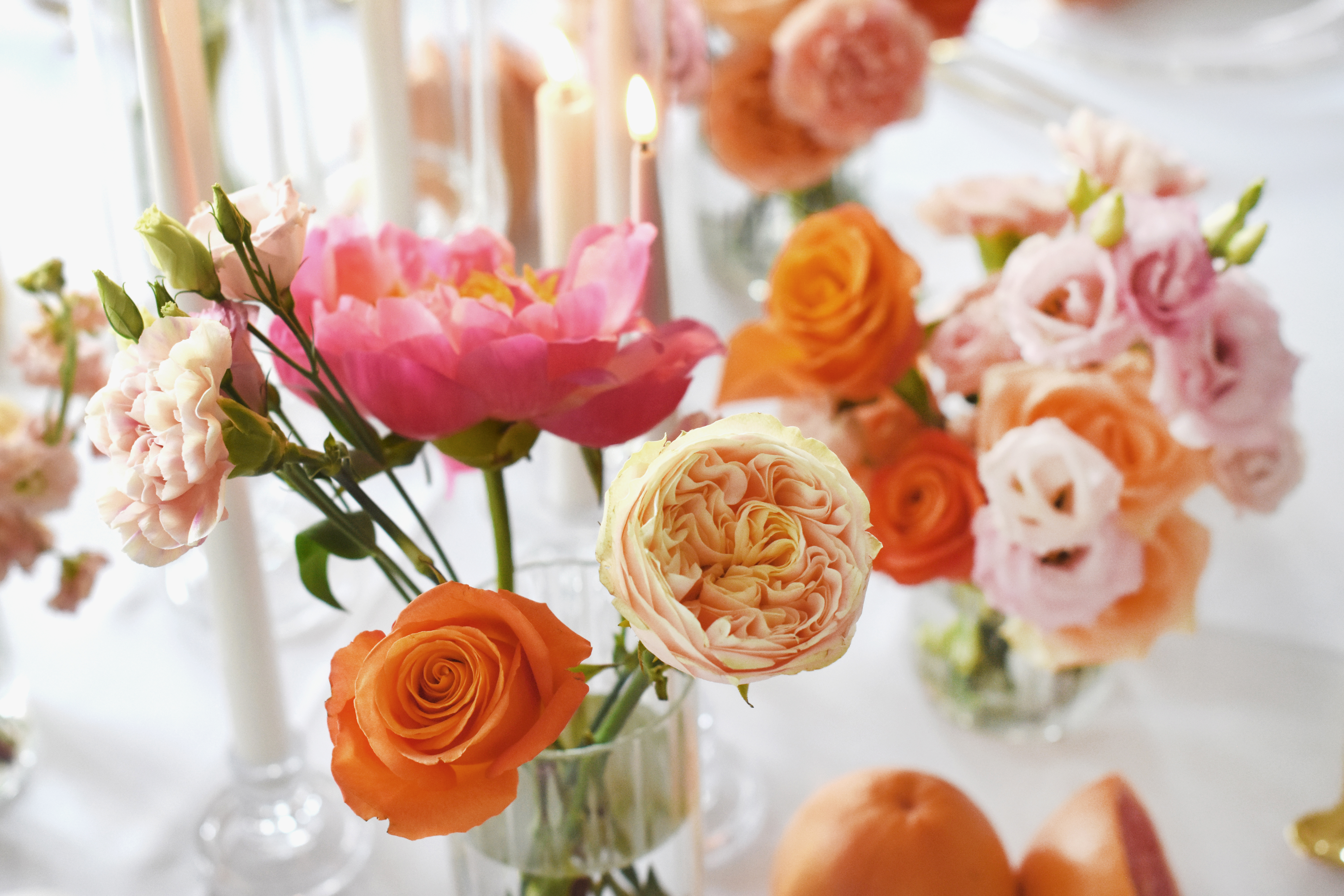 Dekoration_Tisch_Blumen_Sommer_apricot_koralle_Graphfruit_17