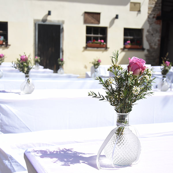 Flaschenvase Kristall Kugelförmig mieten Tischdeko Hochzeit Trauung_2