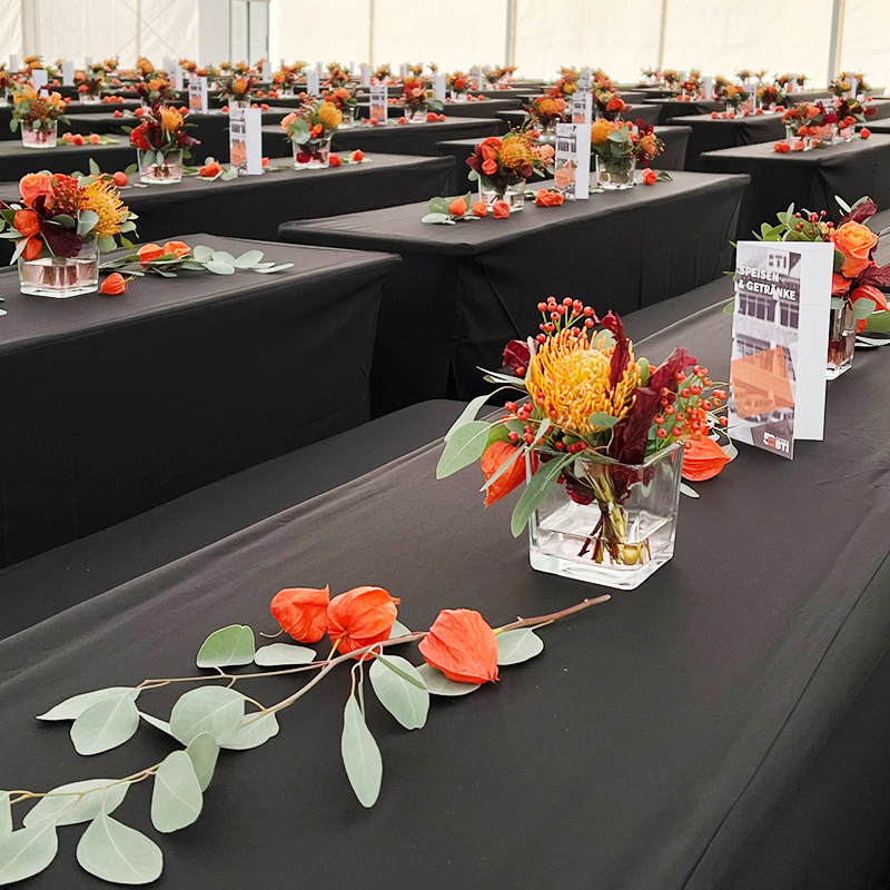 Biertischhussen_Bierbankhussen_schwarz_Event_Firma_Catering_B2B-Veranstaltung_mieten