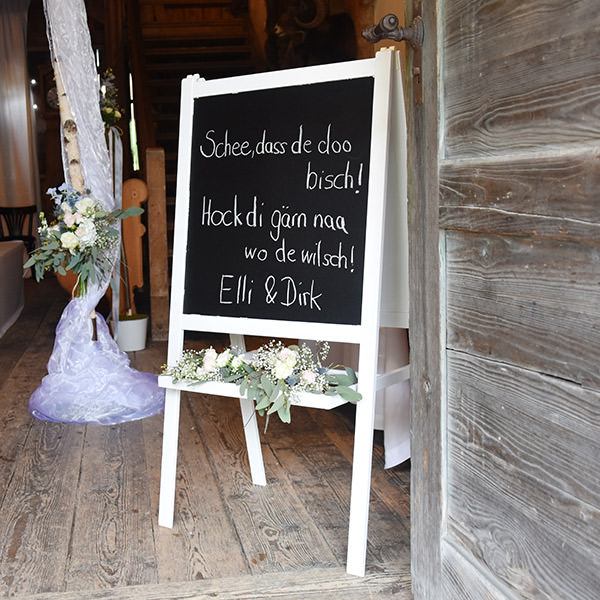 Holztafel Aufsteller weiss zum Beschriften Eingang Willkommensschild Hochzeit und Event [mieten]_2