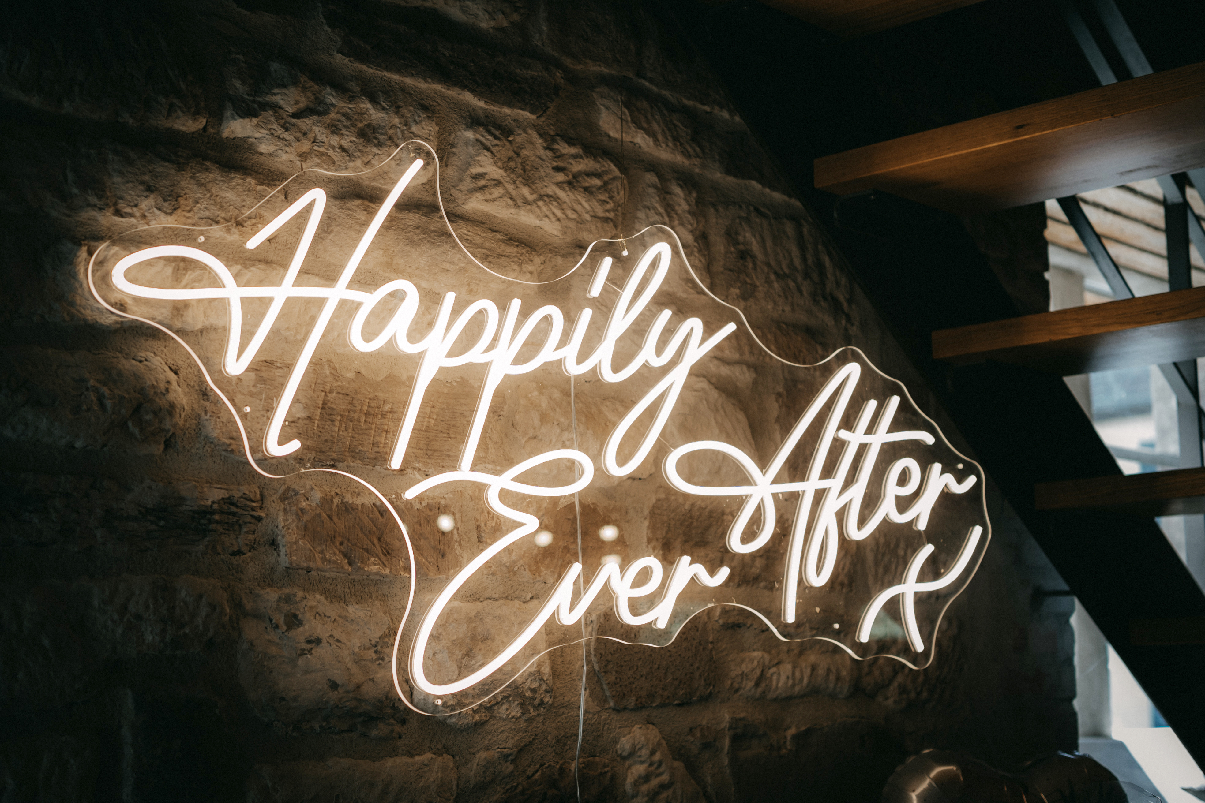 Hochzeit_Steinbachhof_Led_Schild_Happily_ever_after_mieten