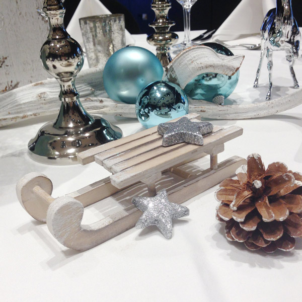 Weihnachtskugel Kunststoff eisblau mieten