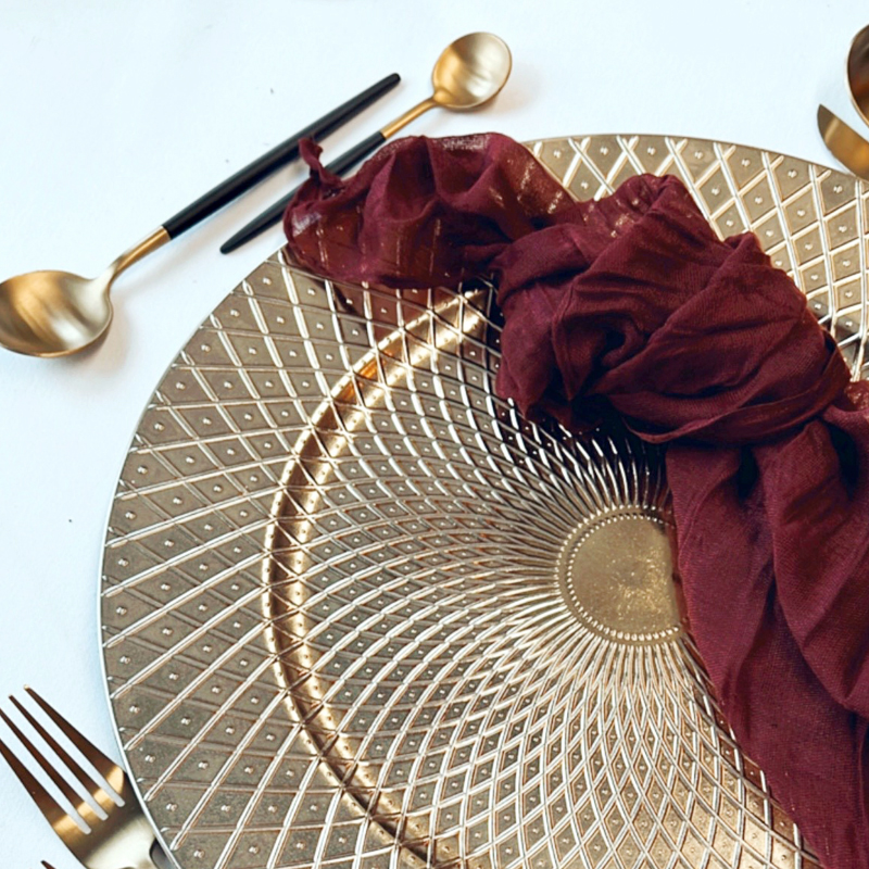 Platzteller_Kunststoff_rund_gold_ornamente_33cm_mieten_Verleih_Hochzeit_Firmenfeier_Geburtstag_2
