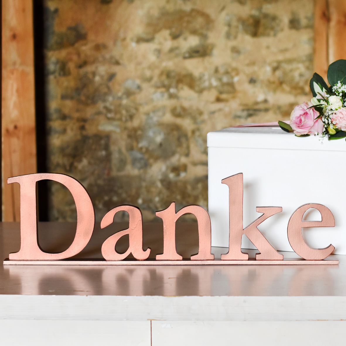 Schriftzug Danke kupfer | roségold mieten Deko Hochzeit Geschenketisch
