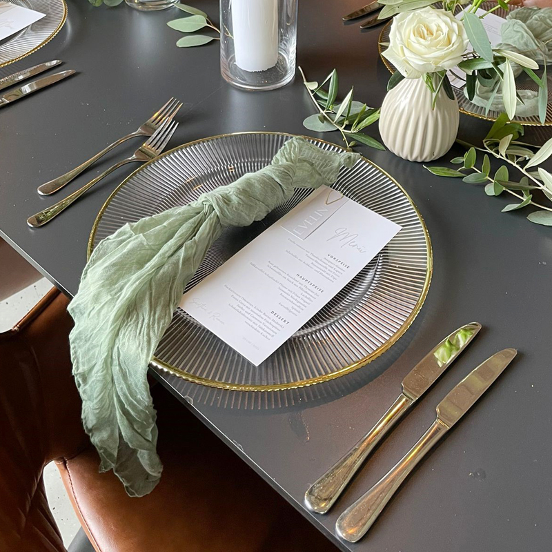 Platzteller_Glas_klar_Rillenoptik_Goldrand_33cm_Mieten_Verleih_Hochzeit_Event_Feier_Geburtstag2