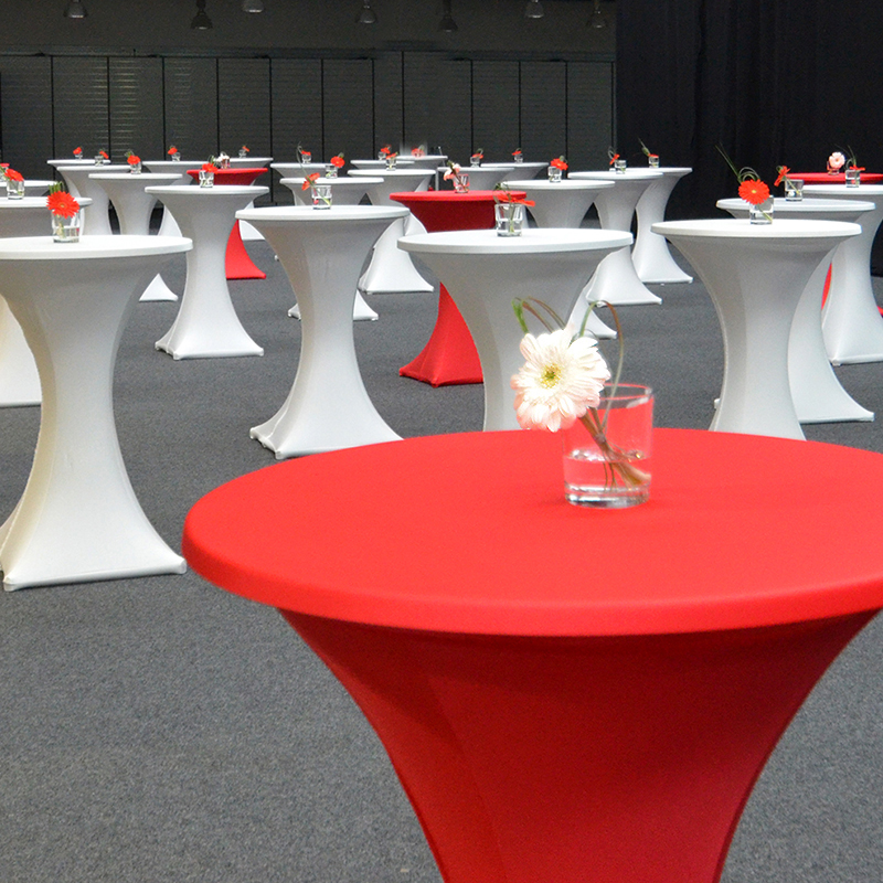 Stehtischhussen_Stretch_weiss_rot_mieten_Firmenevent_Catering_B2B_Veranstaltung