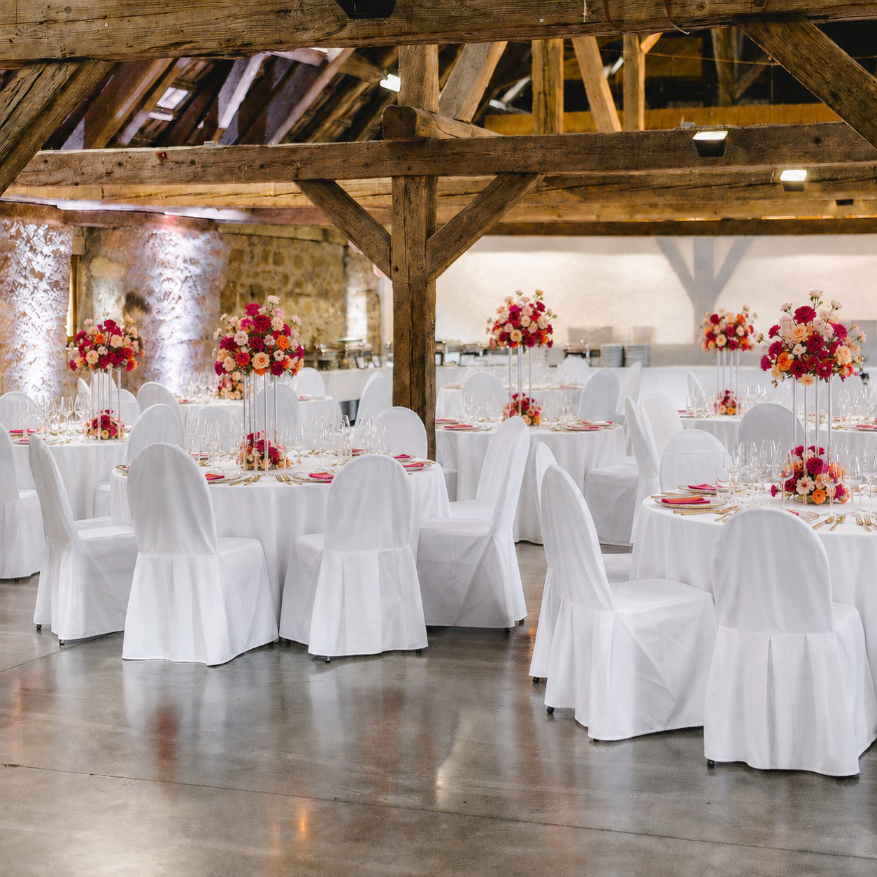 Stuhlhusse_exklusiv_Bankettstuhl_Stapelstuhl_weiss_mieten_Hochzeit_Event_B2B_Messe_Gala_Catering