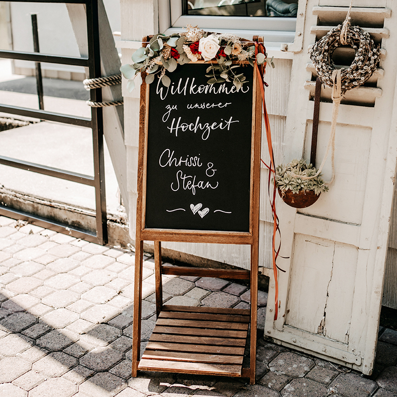 Holztafel Aufsteller braun zum Beschriften Eingang Willkommensschild Hochzeit und Event [mieten]_5