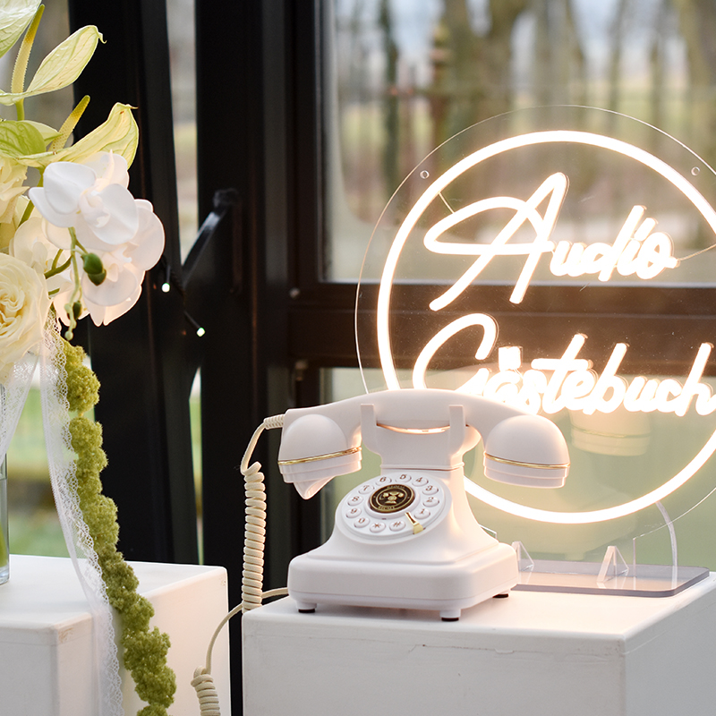 Neon Schild / LED Sign "Audio Gästebuch"  beleuchtet in warm weiss mieten für Hochzeit, Dekoration und Event.   3