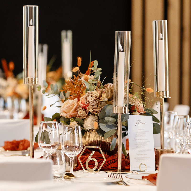Kerzenständer | Kerzenleuchter | Kerzenhalter Line 1-arm mit Glaszylinder Glasaufsatz gold | mieten für Hochzeit, Geburtstag, Firmenfeier, Event_2_4
