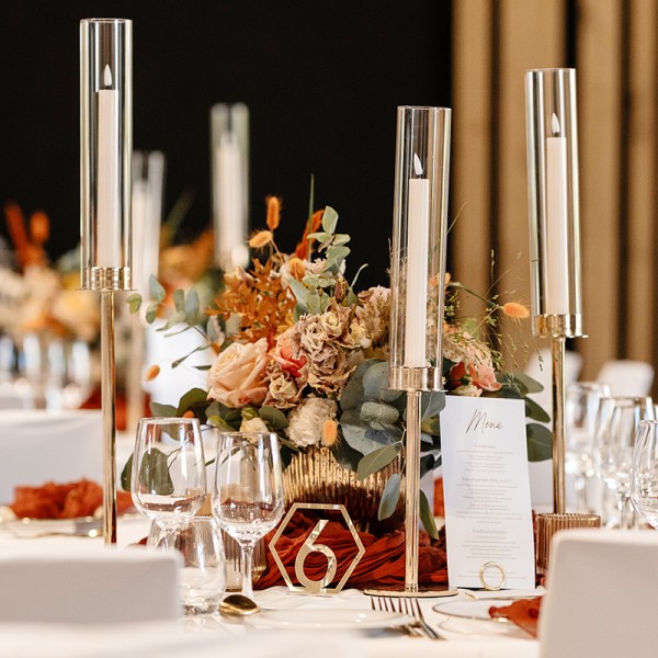 Kerzenständer | Kerzenleuchter | Kerzenhalter Line 1-arm mit Glaszylinder Glasaufsatz gold | mieten für Hochzeit, Geburtstag, Firmenfeier, Event_2_4