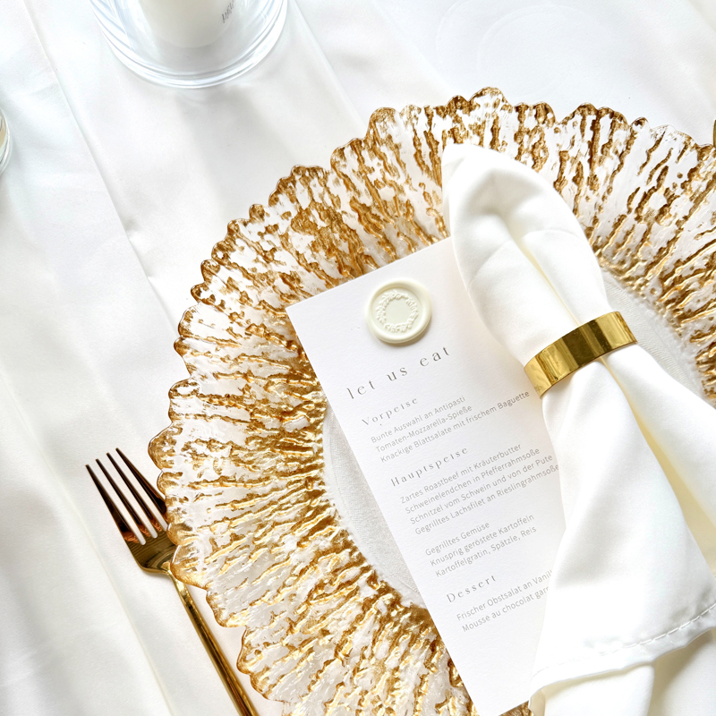 Eleganter Platzteller Glas klar rund mit Struktur Goldrand mieten für Hochzeit Event Party
