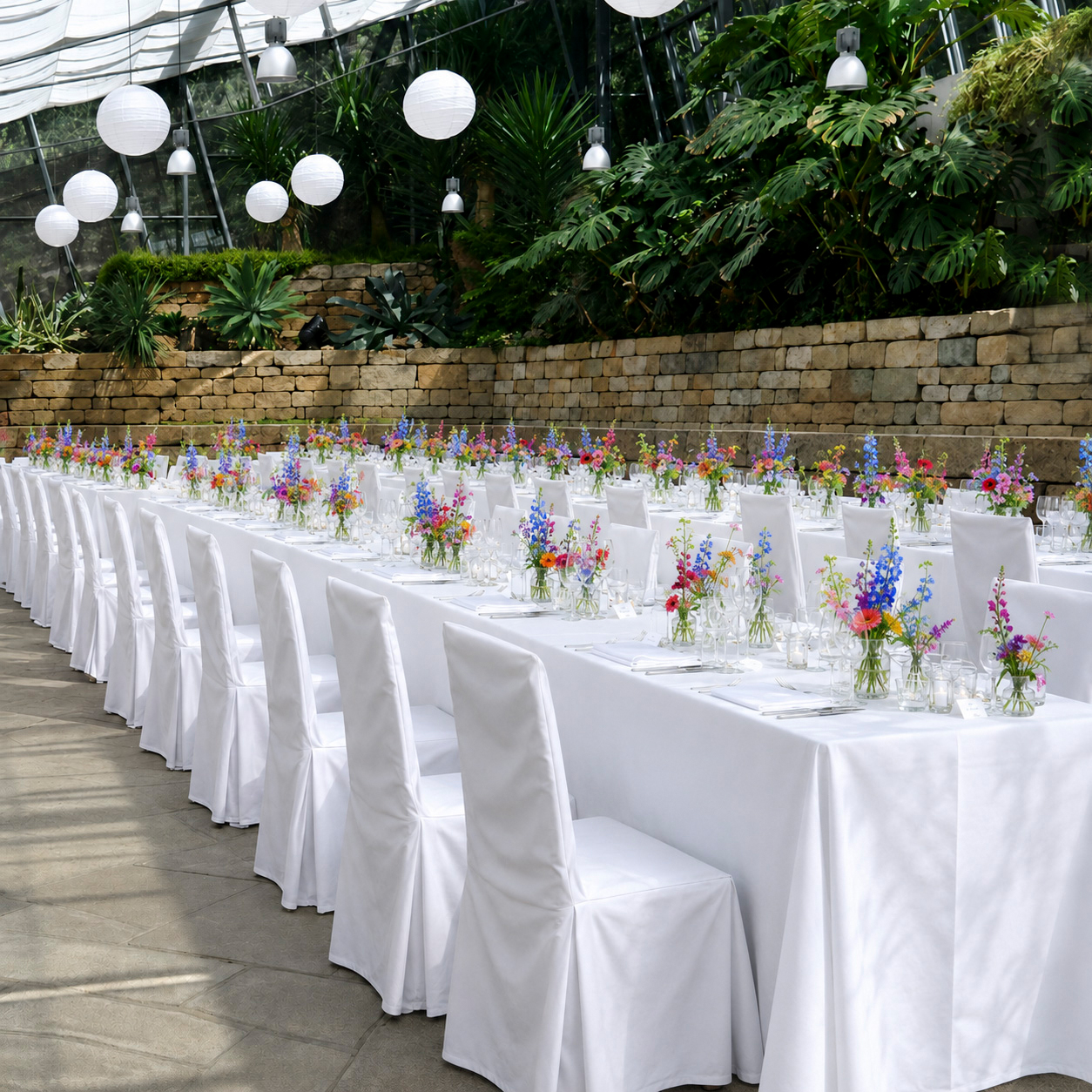 Stuhlhusse weiss Polyester Hochlehner Stühle mieten Verleih Hochzeit Firmenevent Veranstaltung