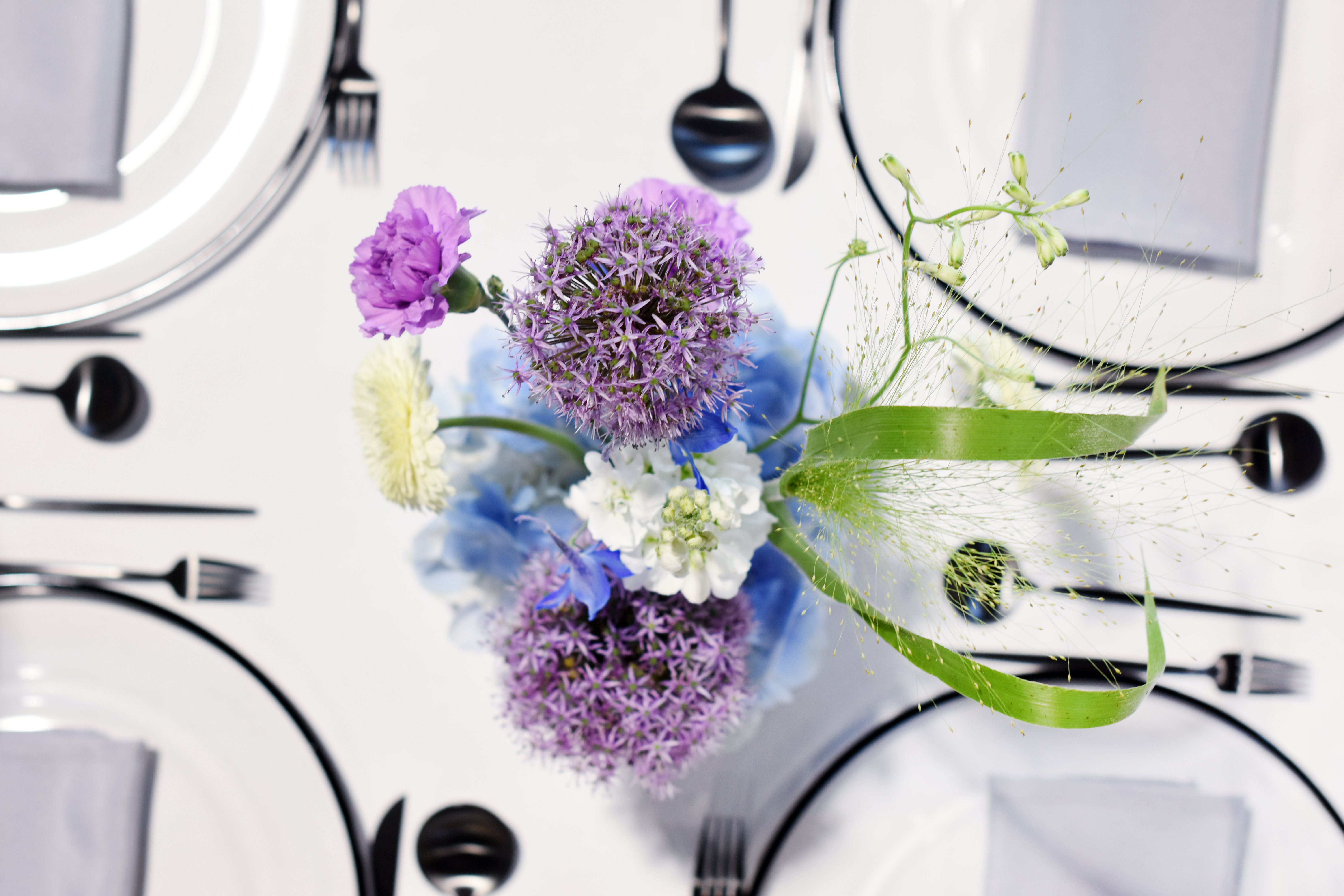 Dekoration_Firmenevent_Tisch_Blumen_modern_Landgut_Steng