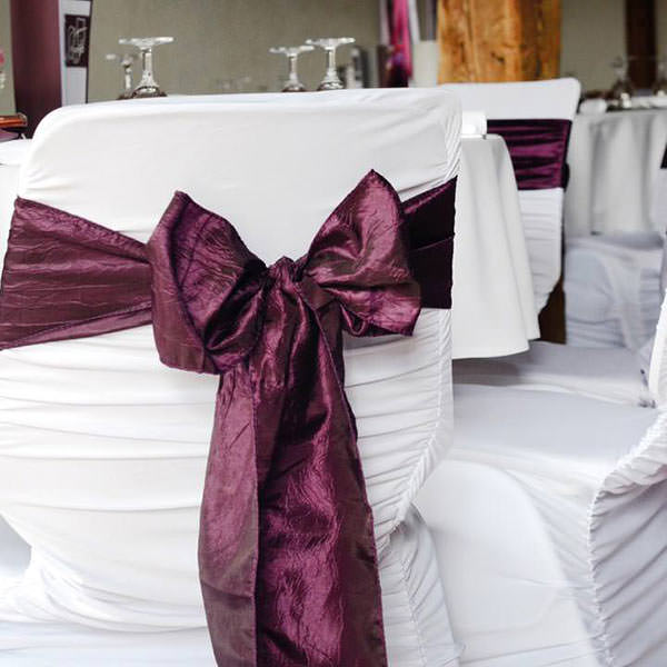 Stuhlhusse weiss universell elegant mit Raffung | Stretch mieten Verleih Hochzeit_5