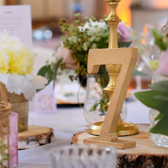 Tischnummern Holz 0-9 gold mieten für Hochzeit Tischdeko verleih_6