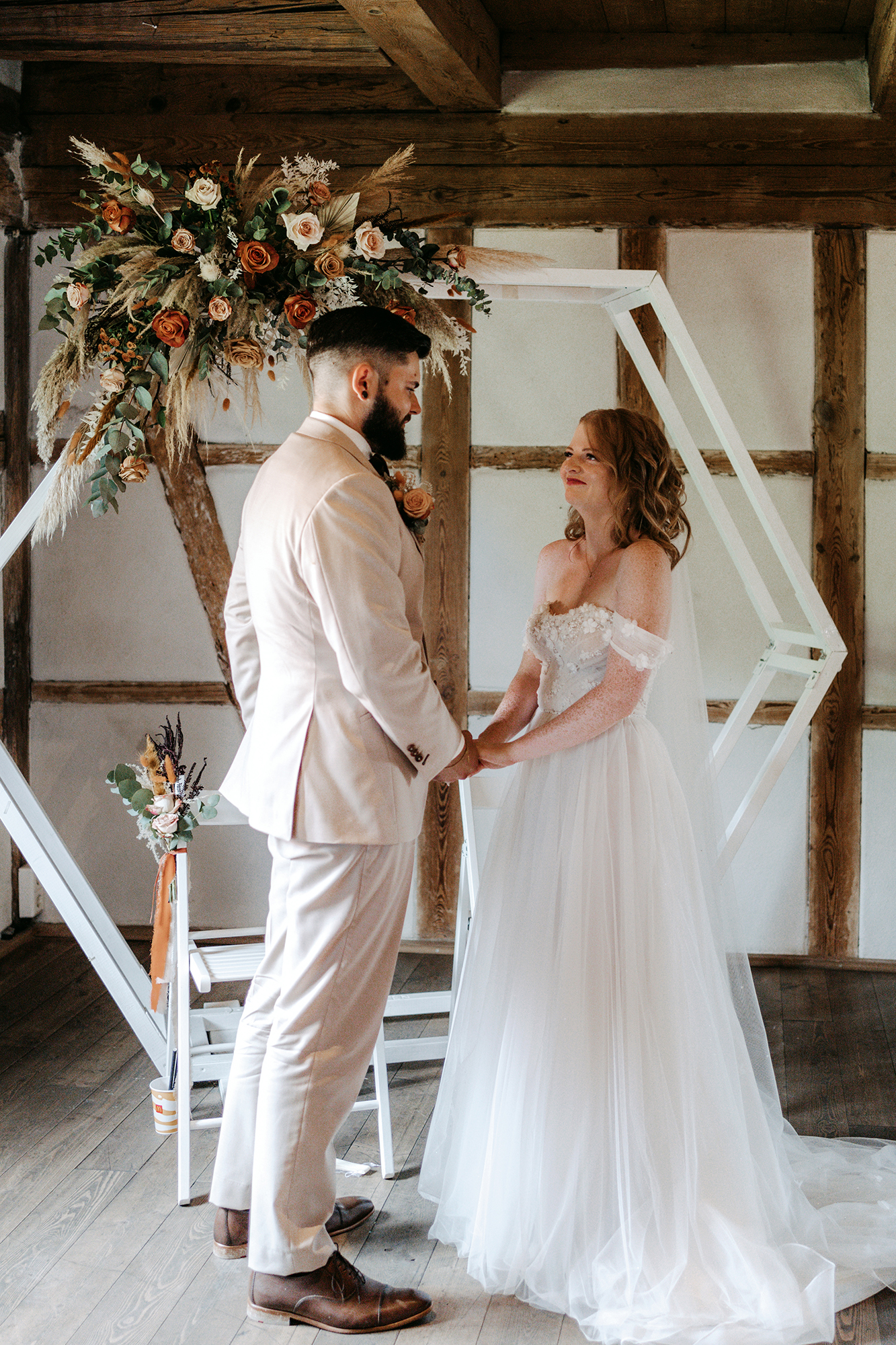 Hochzeit_Steinbachhof_Freie_Trauung_Traubogen_Blumendeko_Fullservice