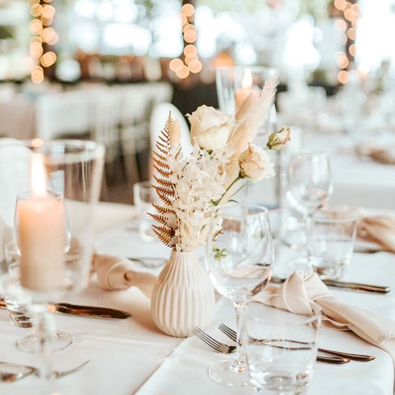Vase Flaschenvase Rille Keramik beige mieten für Hochzeit und Feier Dekoration_2