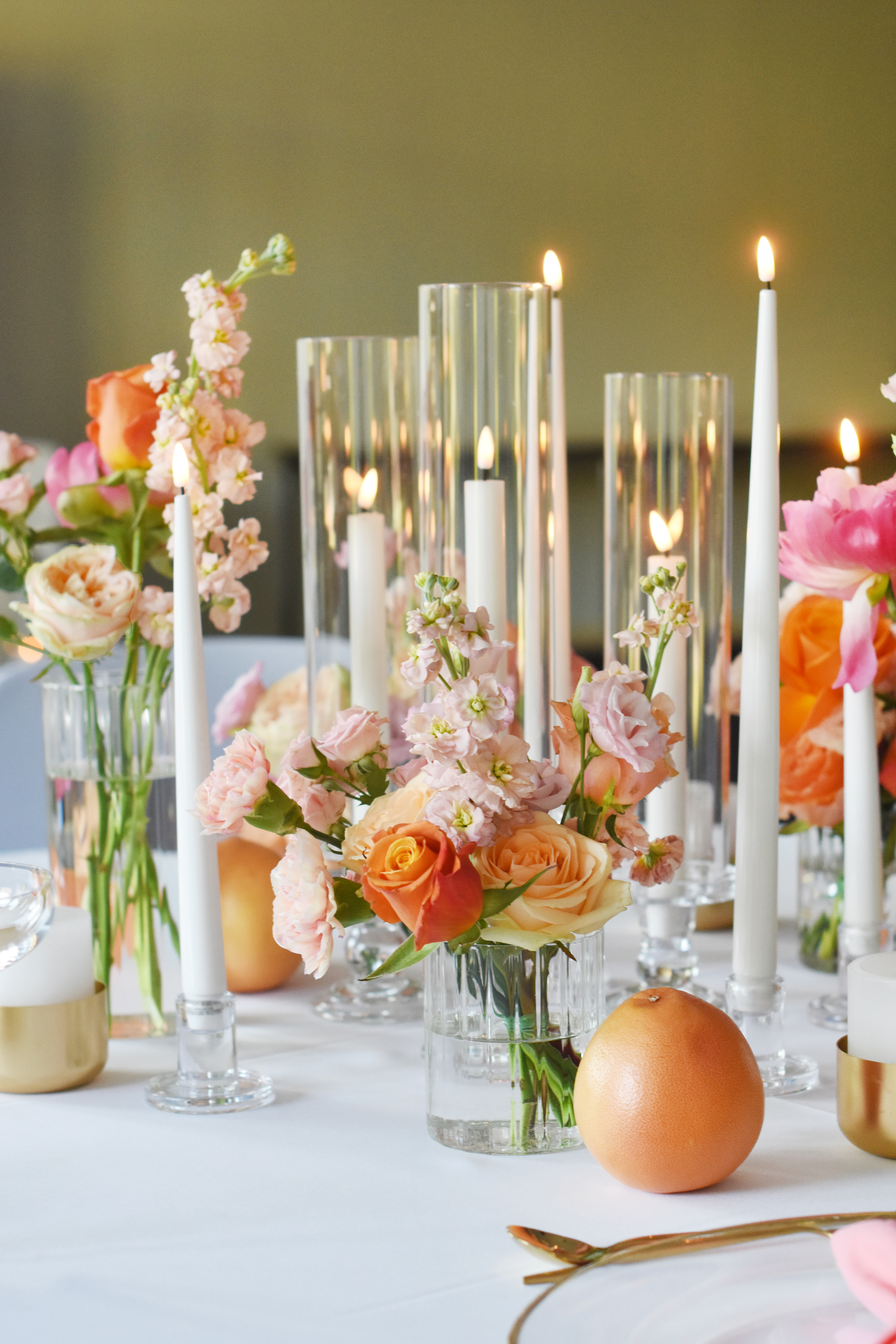 Dekoration_Tisch_Blumen_Sommer_apricot_koralle_Graphfruit_16