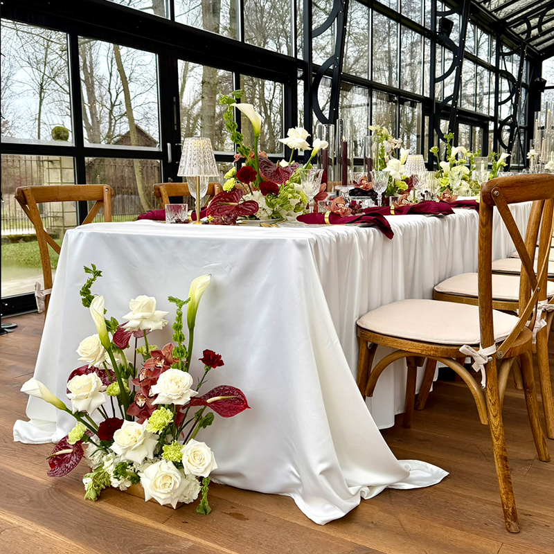Tischdecke ivory und 230x335 cm bodenlang Lamour Satin matt mieten | Verleih Hochzeit, Feier, Event4
