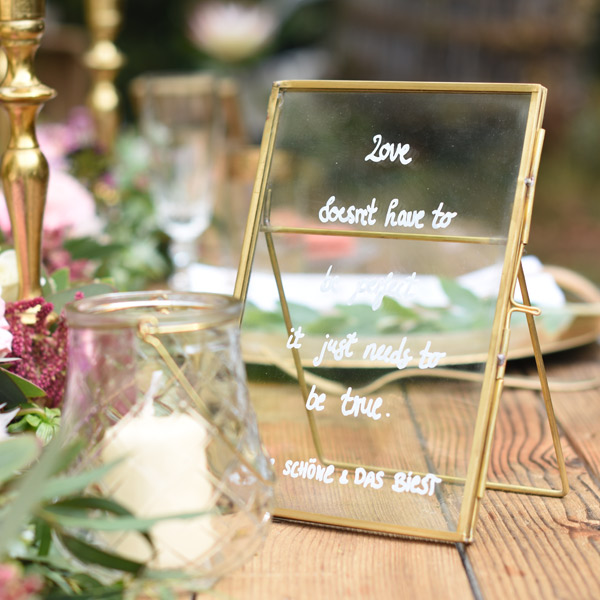 Bilderrahmen Glas mit Goldrand mieten