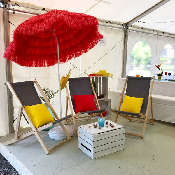 Sonnenschirm Bast rot mieten | Verleih Event, Feier, Mottoparty
