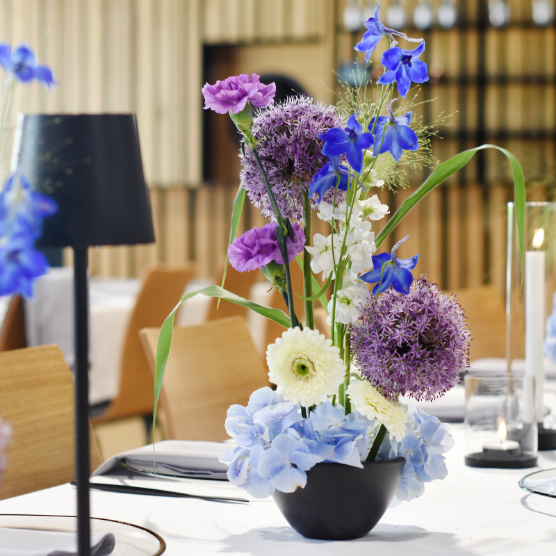 LED_Tischlampe_schwarz_mieten_Event_Firmen_Veranstaltung_Catering_2