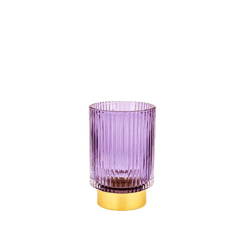 Vase Teelichthalter Rille, Glas flieder mit Goldfuß mieten für Hochzeit und Event Tischdekoration