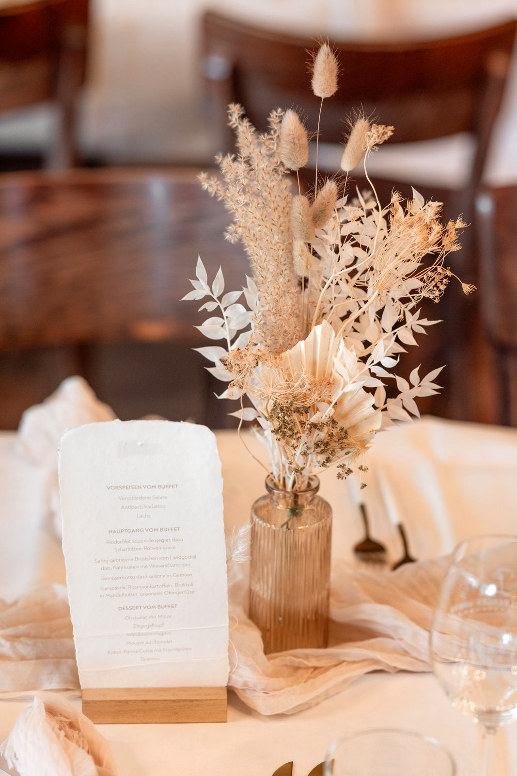 DekoandDesign_Heuchelberger_Warte_Tischdeko_beige_mieten