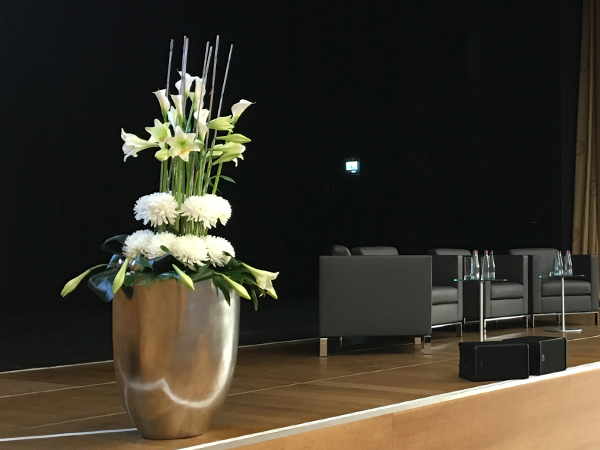 Große Bodenvasen & Schalen mieten für Feier & Firmenevent