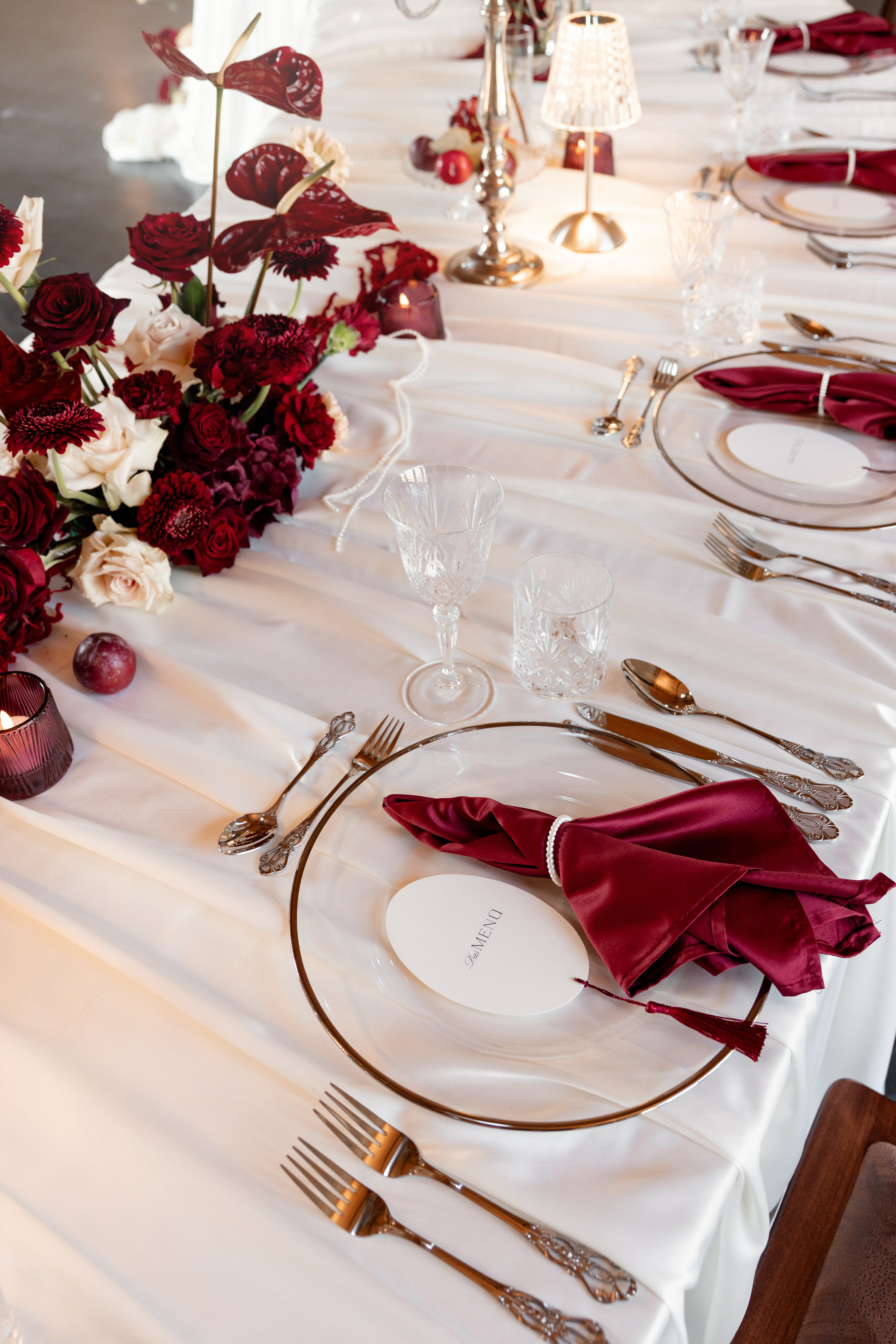 Tischdeko_Blumen_Verleih_exklusiv_Platzteller_Servietten_Eventscheune_Ludwigsruhe_Hochzeit_Heilbronn