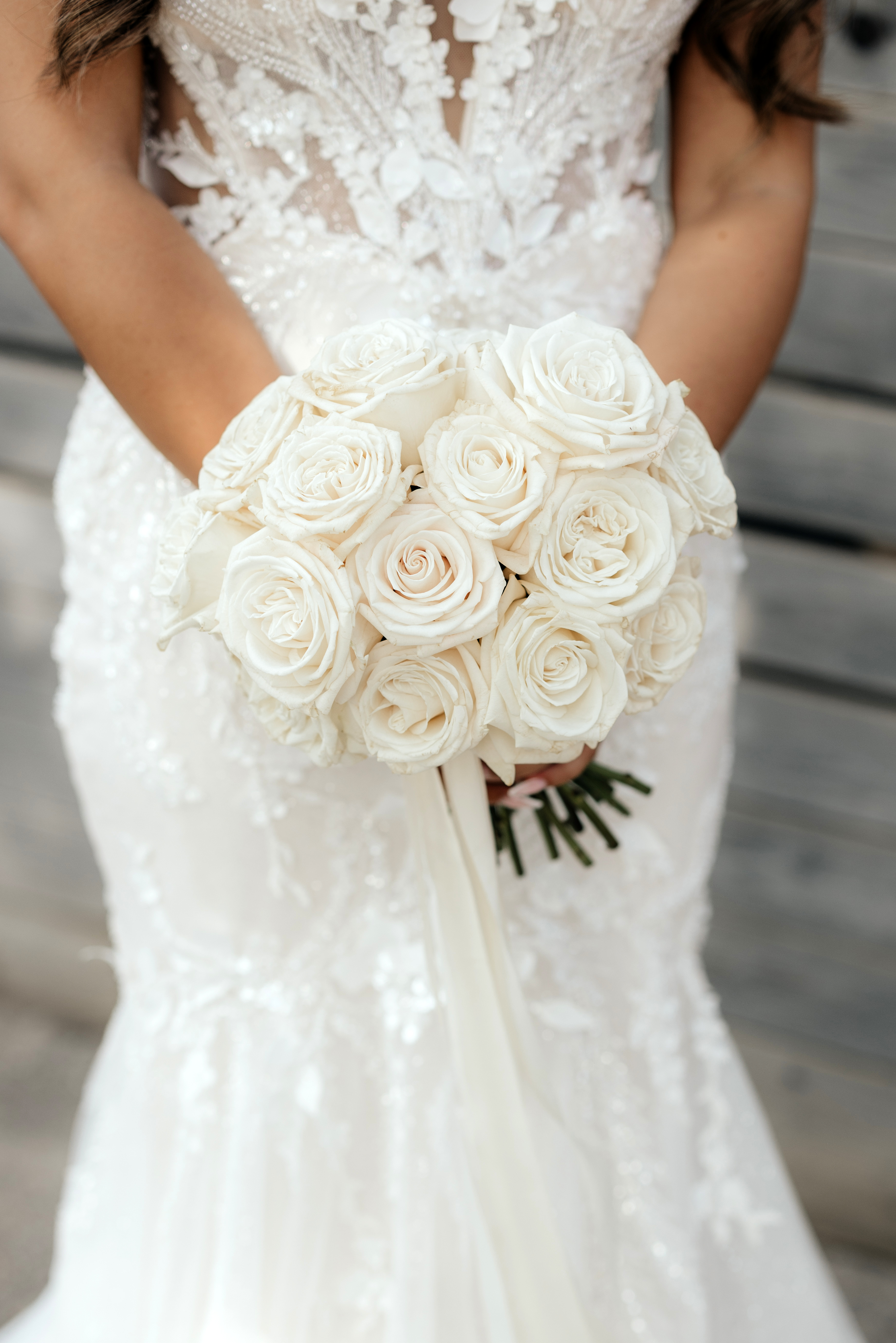 Hochzeitsdeko_Brautstrauss_Braut_Weisse_Rosen