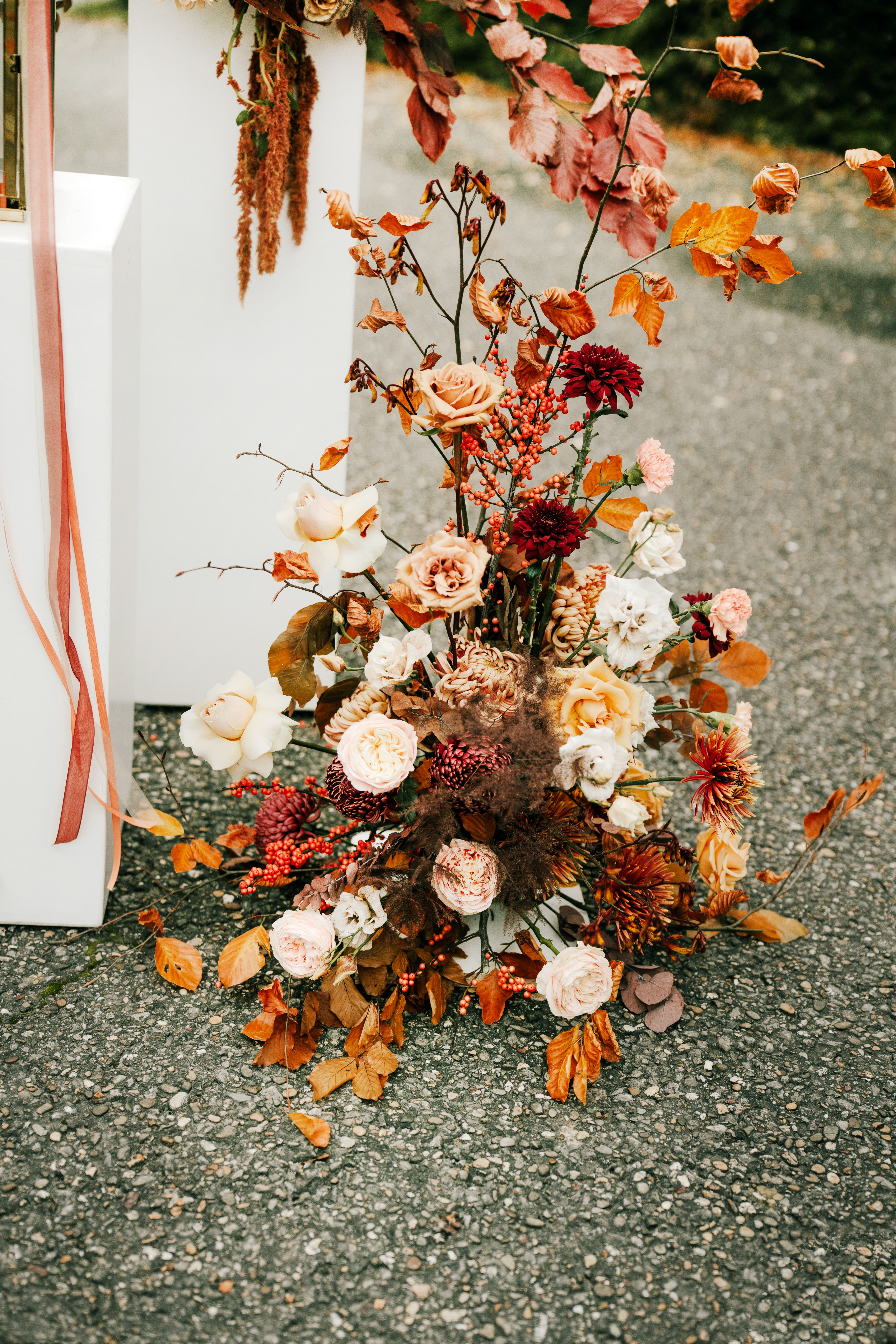 Herbsthochzeit_Laub_Rosen_Chrysanthemen-elegant_D
