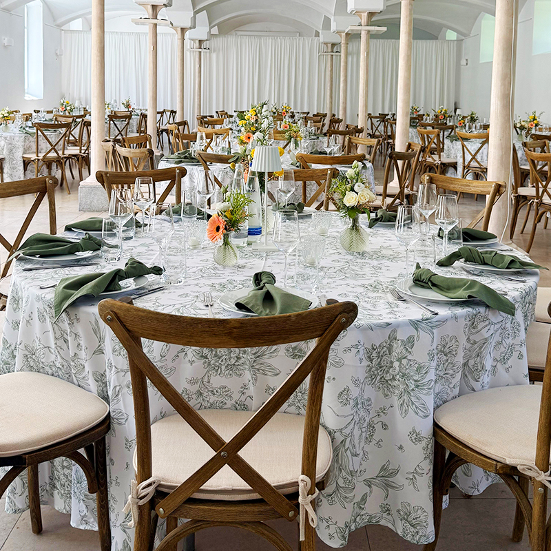 Tischdecke_rund_floral_französisch_gruen_weiss_mieten