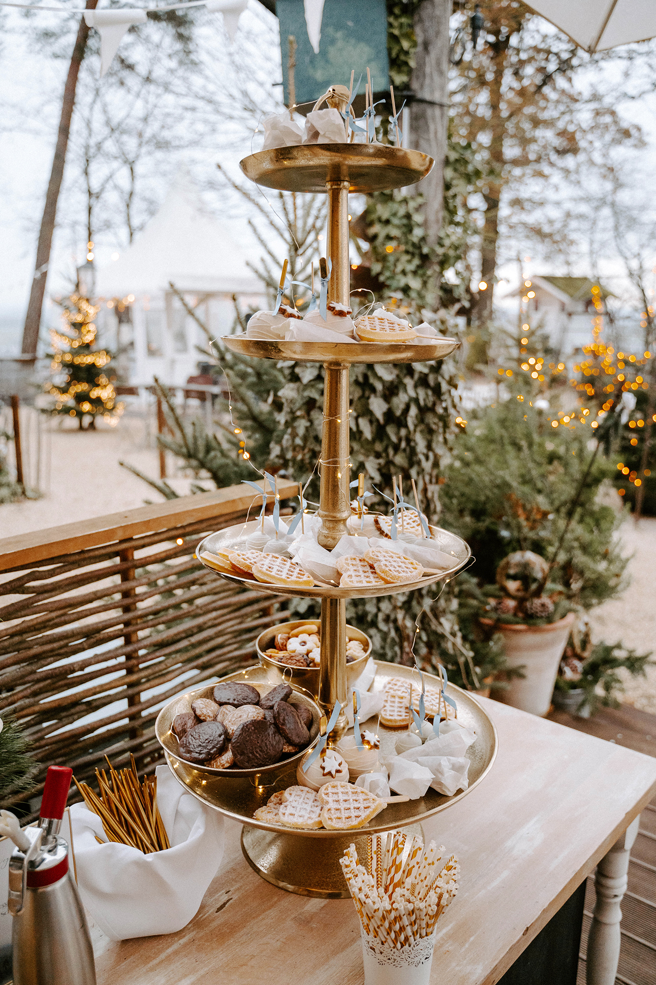 Candy_Salty_bar_Sweet_Table_Etagere_gold_mieten