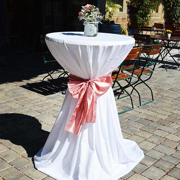 Stehtischhusse universell weiss Polyester fließend mieten | Verleih Hochzeit, Feier, Event 7