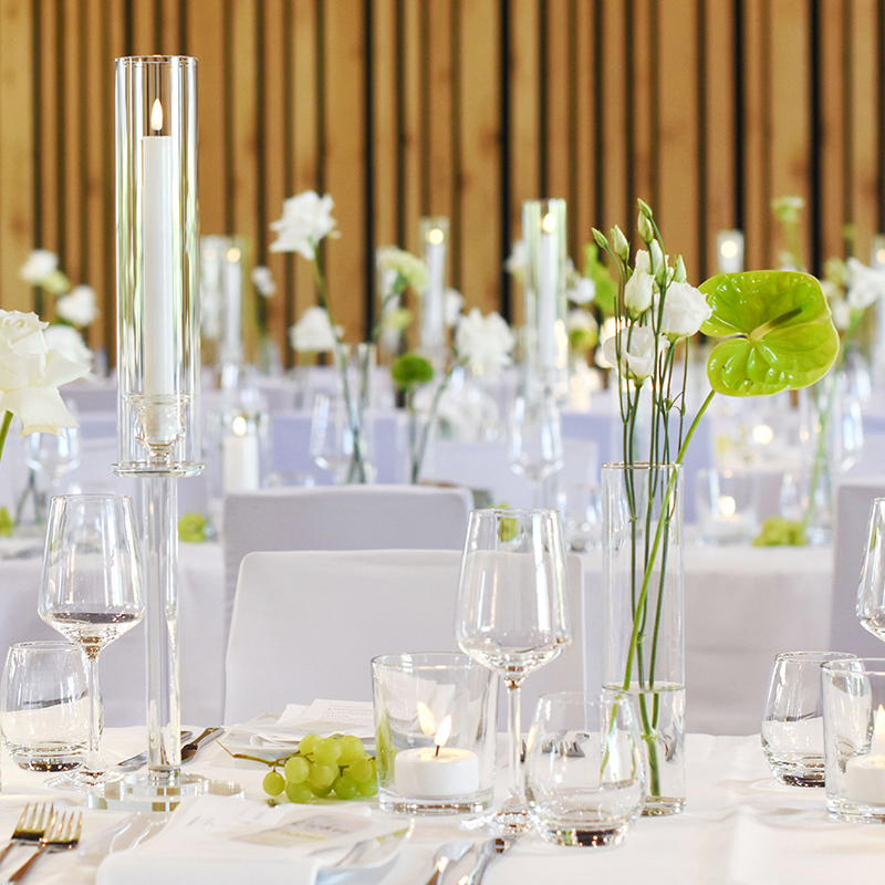 Hochwertiger_Kerzenleuchter_Glas_Glaszylinder_Stabkerzen_mieten_Hochzeit_Event_Veranstaltung