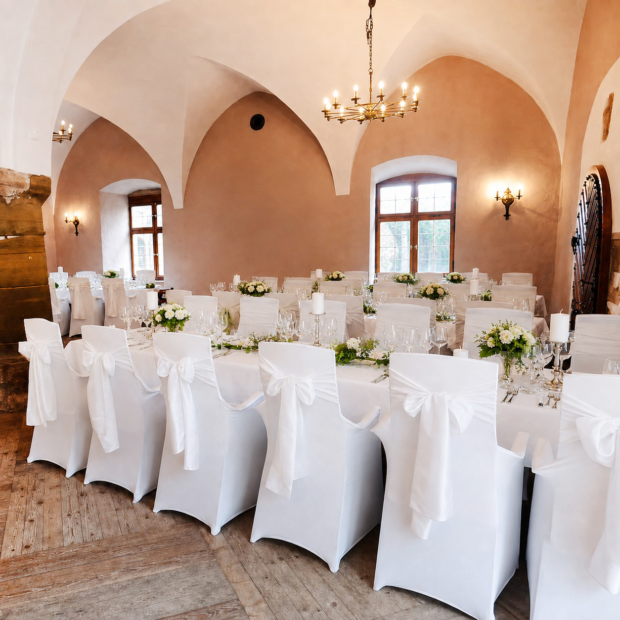 Edle Stuhlhusse Armlehne stretch weiss mieten Hochzeit Firmenevent Geburtstag3