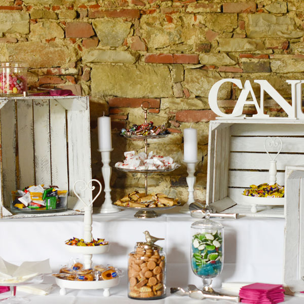 Etagere 1-stöckig Candybar Saltybar Ginbar Cigarbar Holz weiss Vintage Herz mieten Hochzeit, Geburtstag, Feier