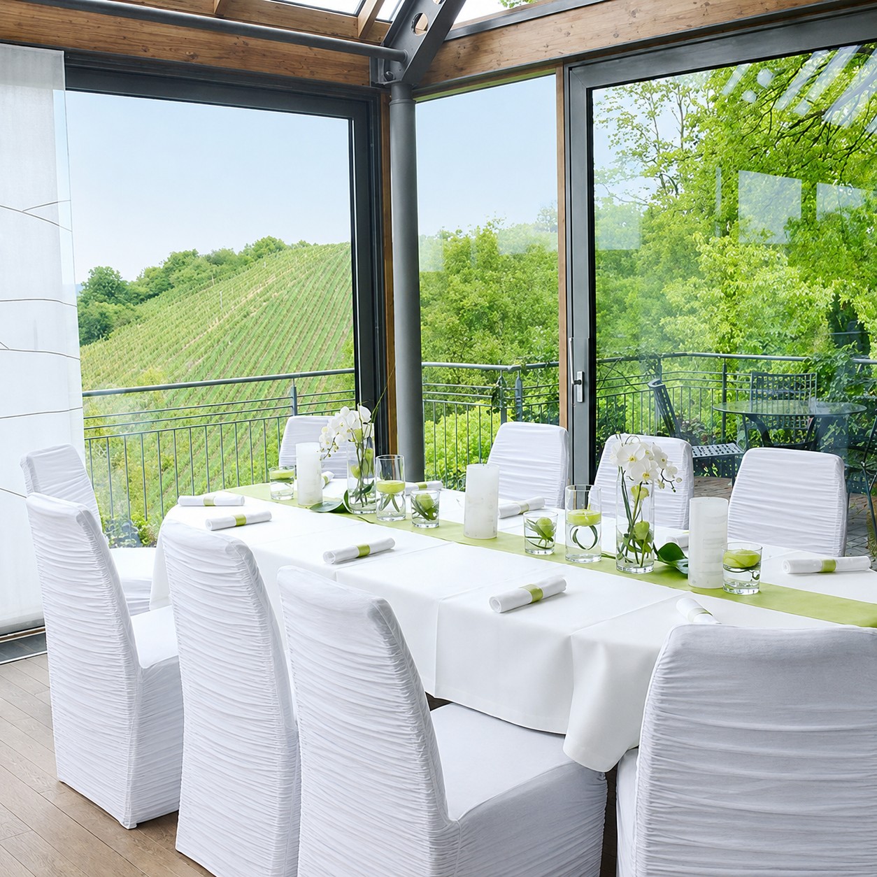 Stuhlhusse weiss universell flexibel elegant mit Raffung | Stretch mieten Verleih Hochzeit Feier Geburtstag 2