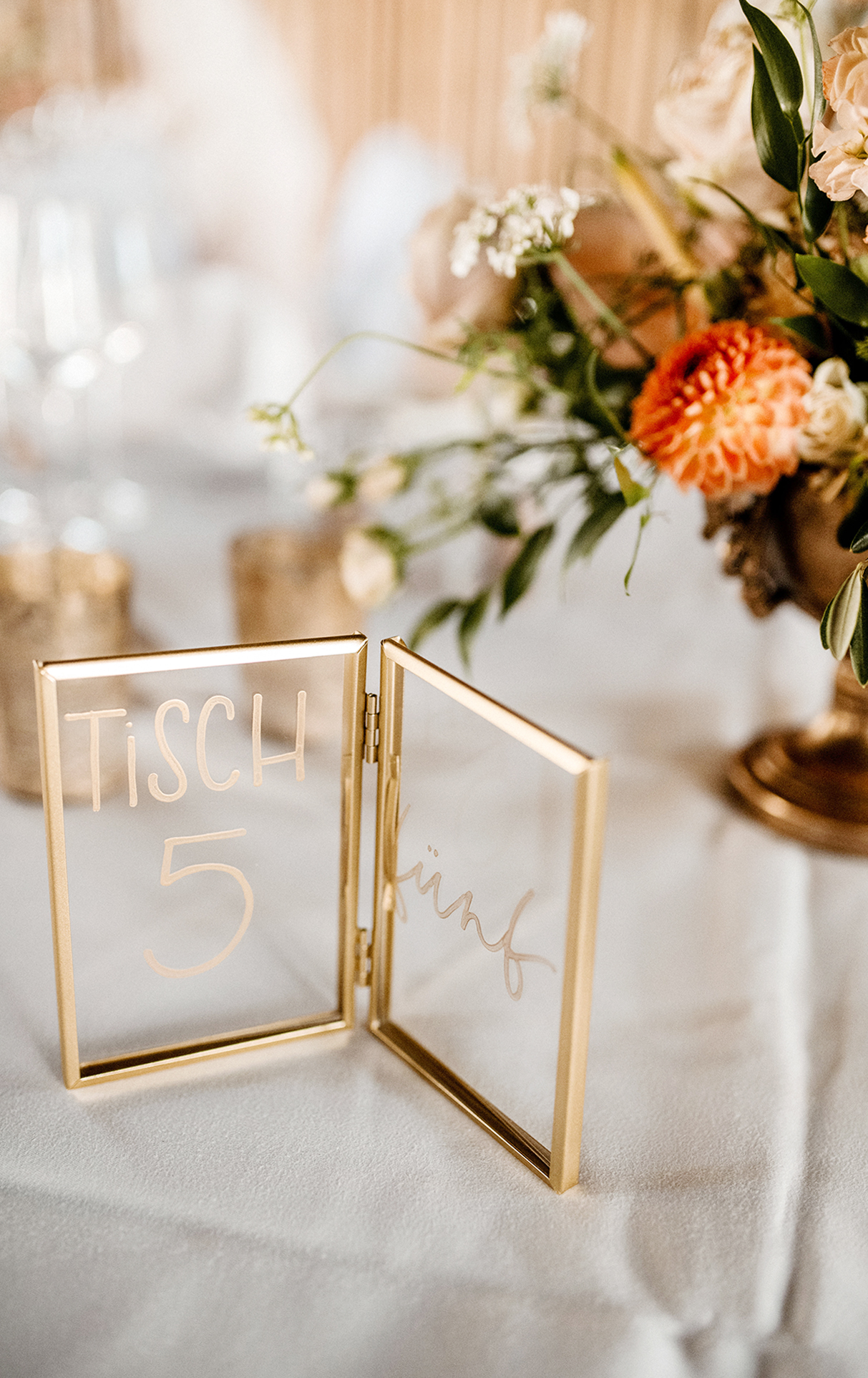 Tischnummer_Bilderrahmen_gold_mieten