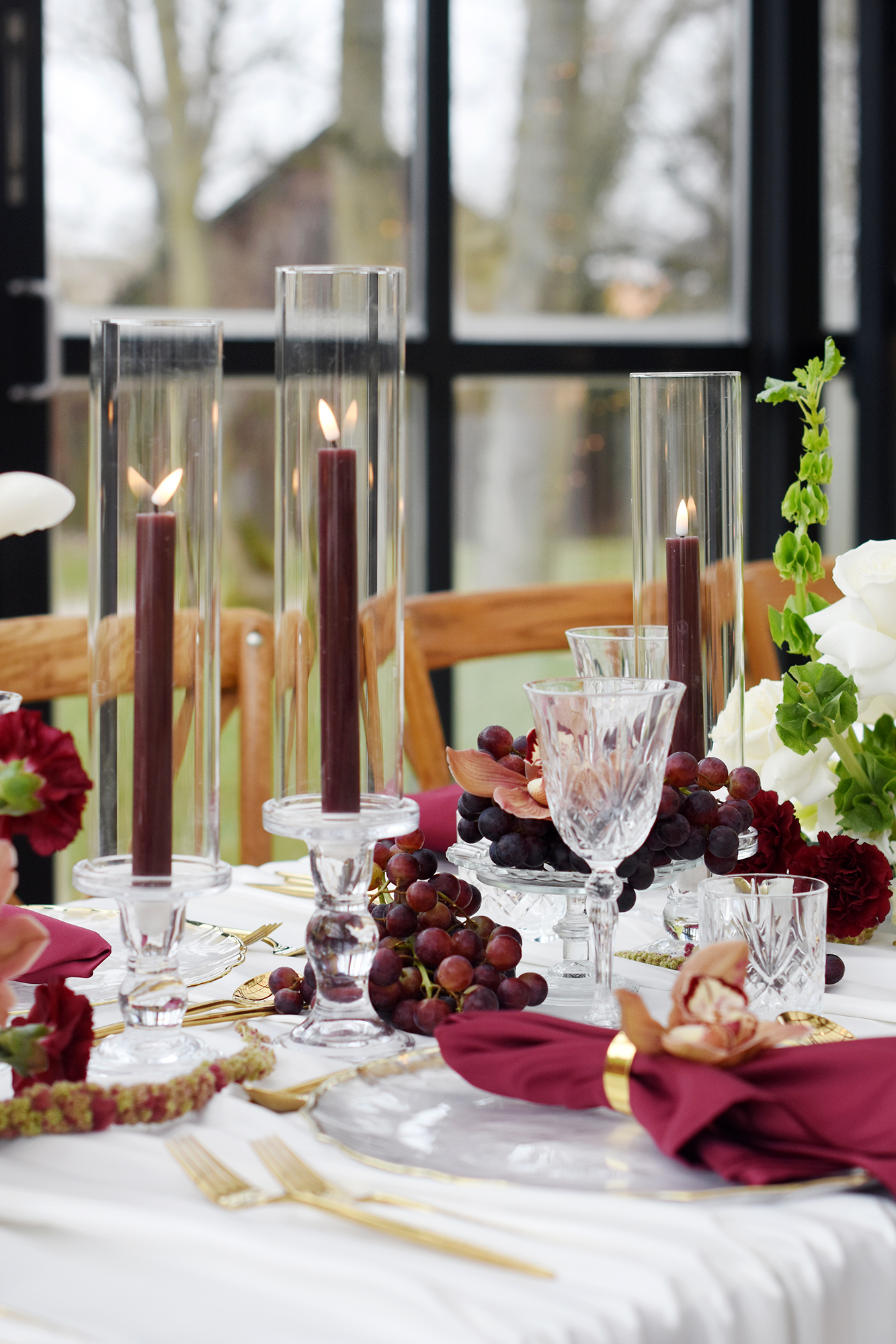 Tischdekoration_Schlossgut_Lautenbach_Kerzenleuchter_Glas_Platteller_Besteck_Vasen_mieten