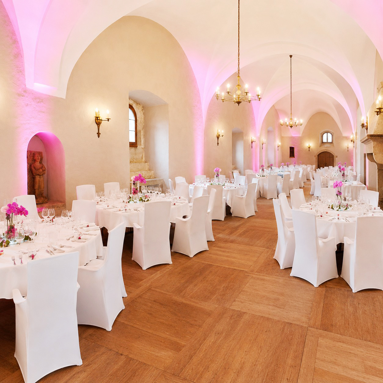 Edle Stuhlhusse Armlehne stretch weiss mieten Hochzeit Firmenevent Geburtstag 2
