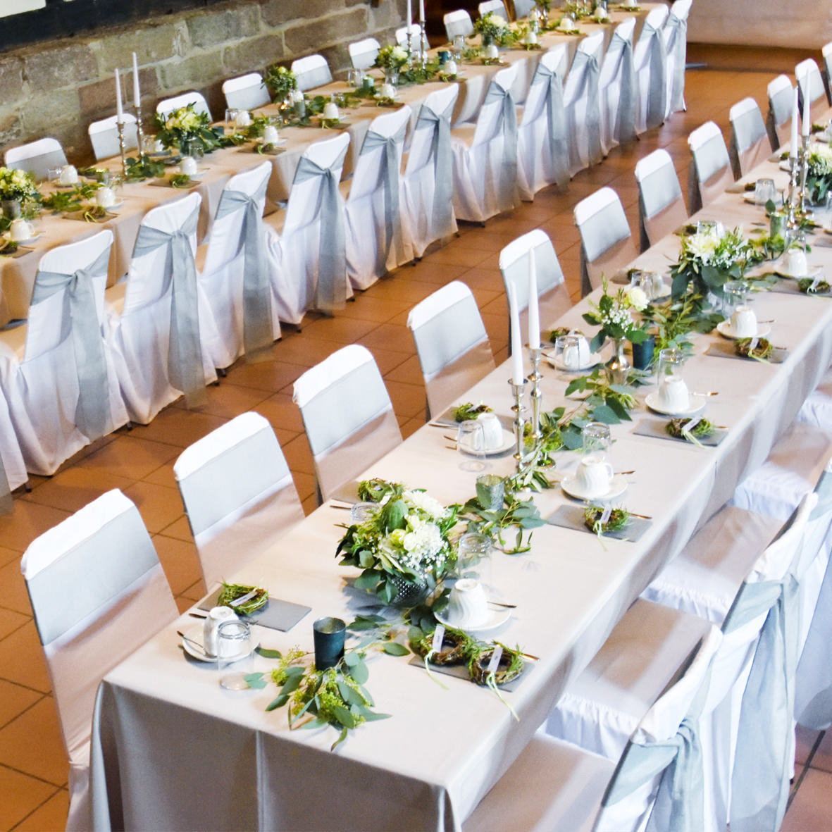 Stuhlhusse weiss für Stapelstühle, Hallenstühle | mieten Verleih Hochzeit Event Feier Veranstaltung