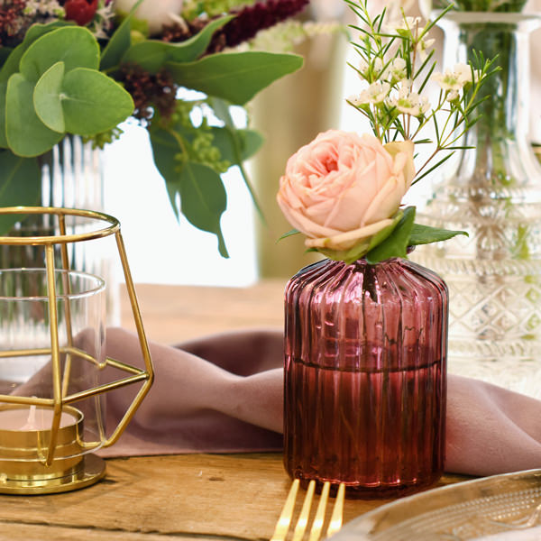 Flaschenvase Rille Glas bordeaux/ burgund/ brombeer mieten Deko Hochzeit_2