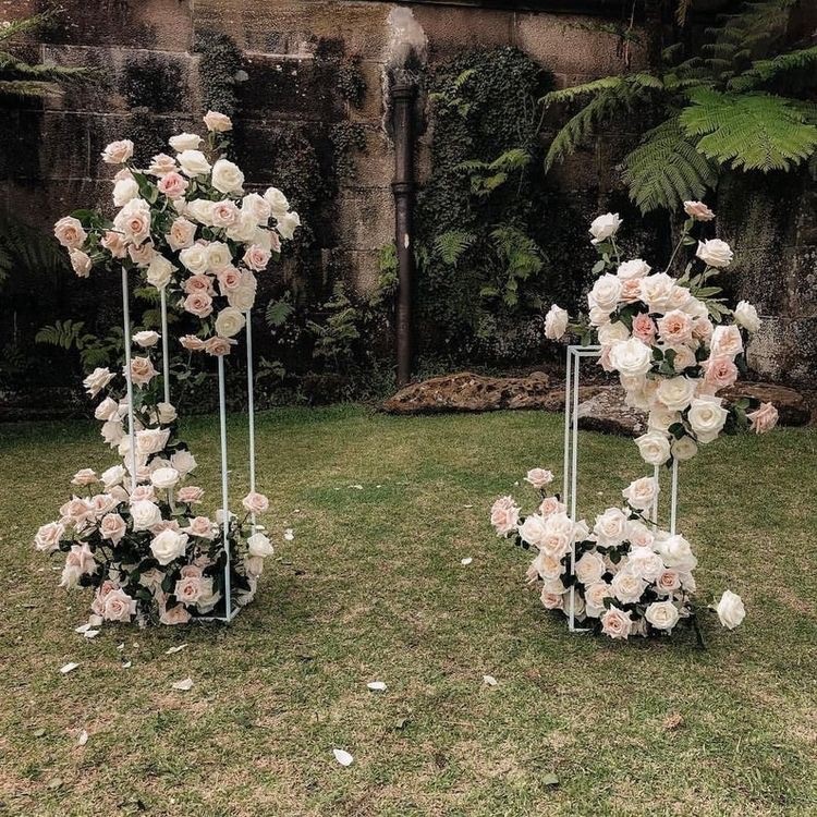 Blumenständer_Metallständer_hoch_weiss_Blumendekoration_Hochzeit_Tischdeko_mieten_2